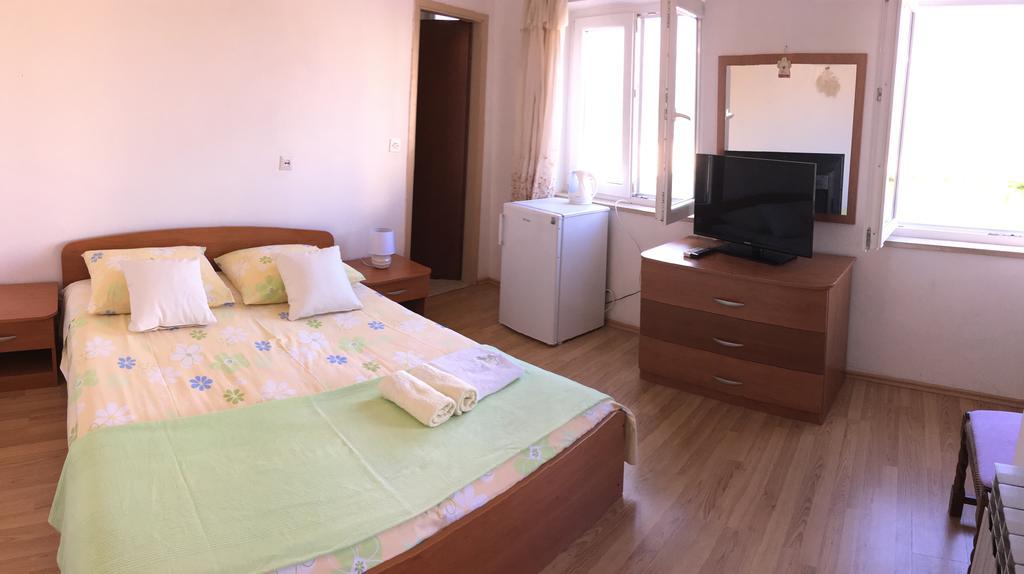 Guesthouse Cipre Lumbarda Eksteriør billede