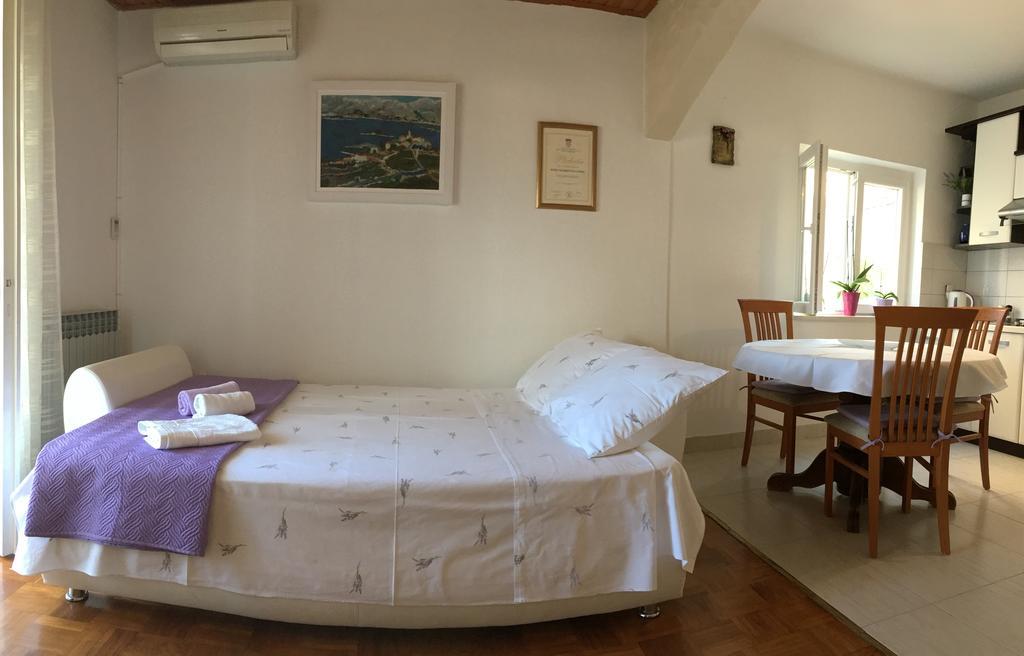 Guesthouse Cipre Lumbarda Eksteriør billede